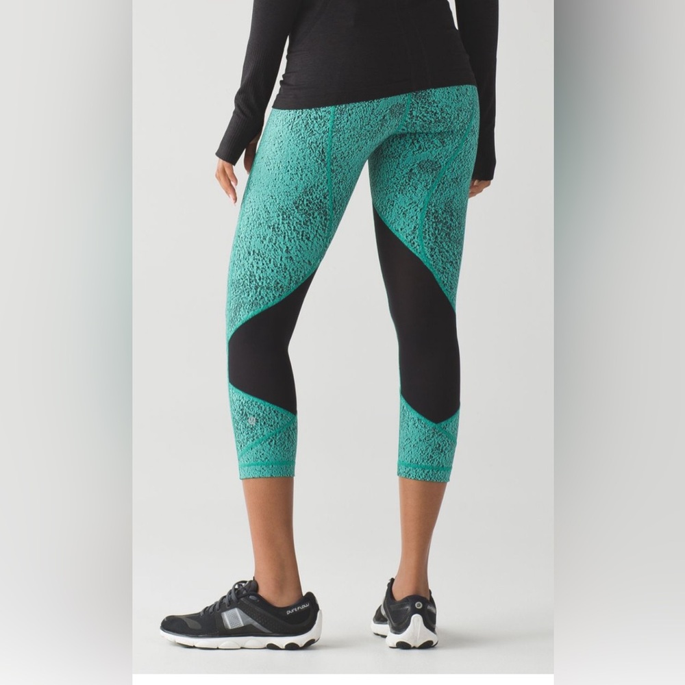 Lululemon Pace Revival Crop Power Luxtreme Spray Jacquard Bali Breeze SZ 4 VGUC